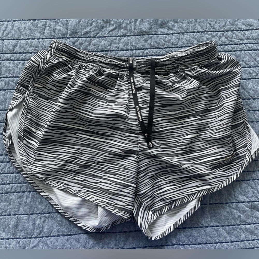 Nike Women's Running Shorts Size S Lined Shorts